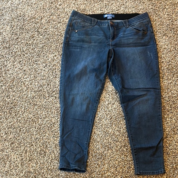 Democracy Blue Ankle Cropped Jeans - Picture 3 of 4